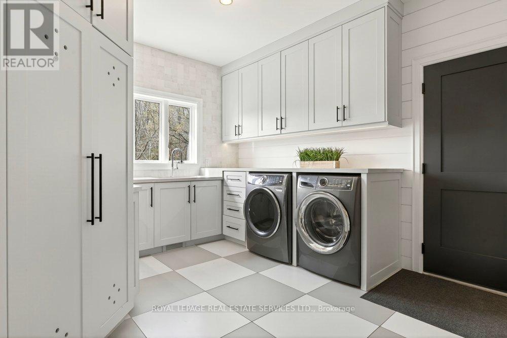 6472 Mcniven Court, Burlington, ON - Indoor Photo Showing Laundry Room