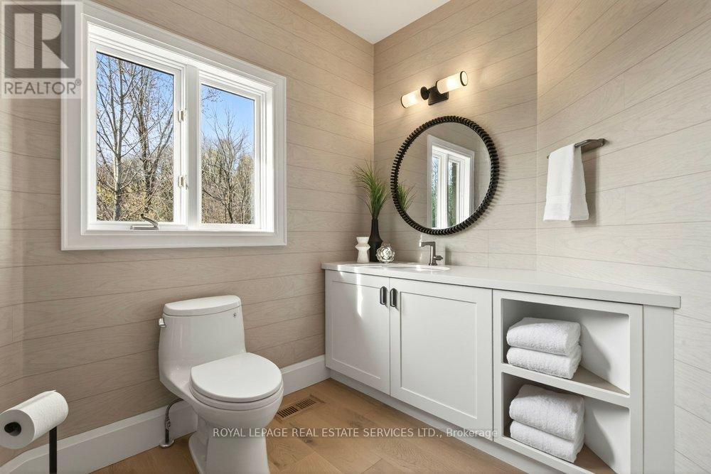 6472 Mcniven Court, Burlington, ON - Indoor Photo Showing Bathroom