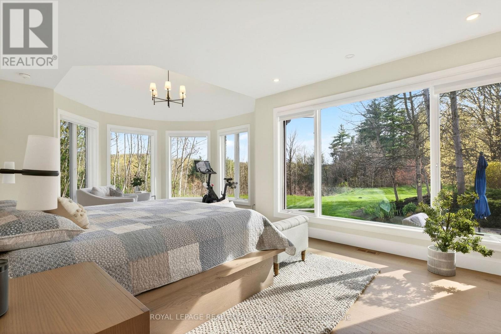 6472 Mcniven Court, Burlington, ON - Indoor Photo Showing Bedroom