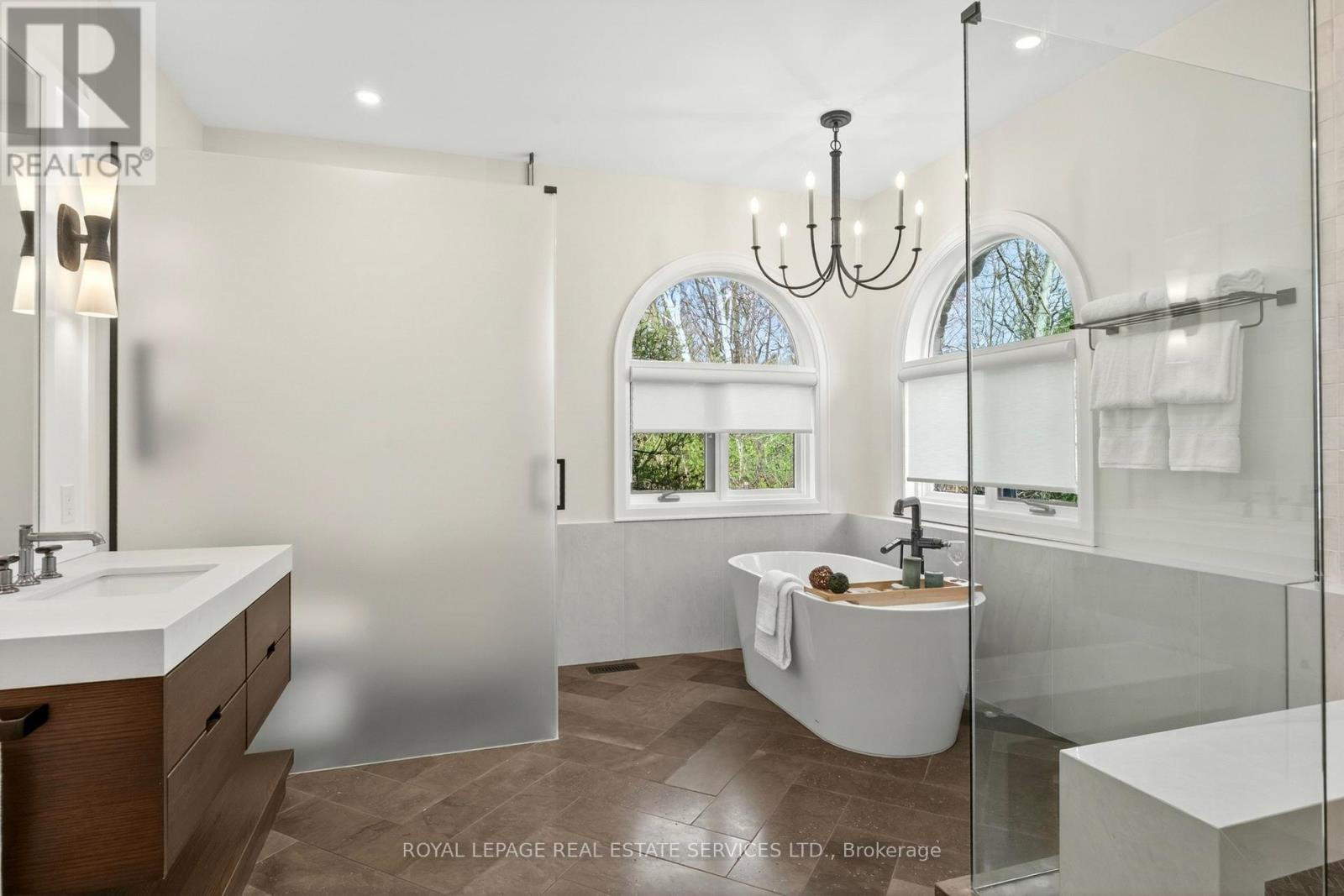 6472 Mcniven Court, Burlington, ON - Indoor Photo Showing Bathroom