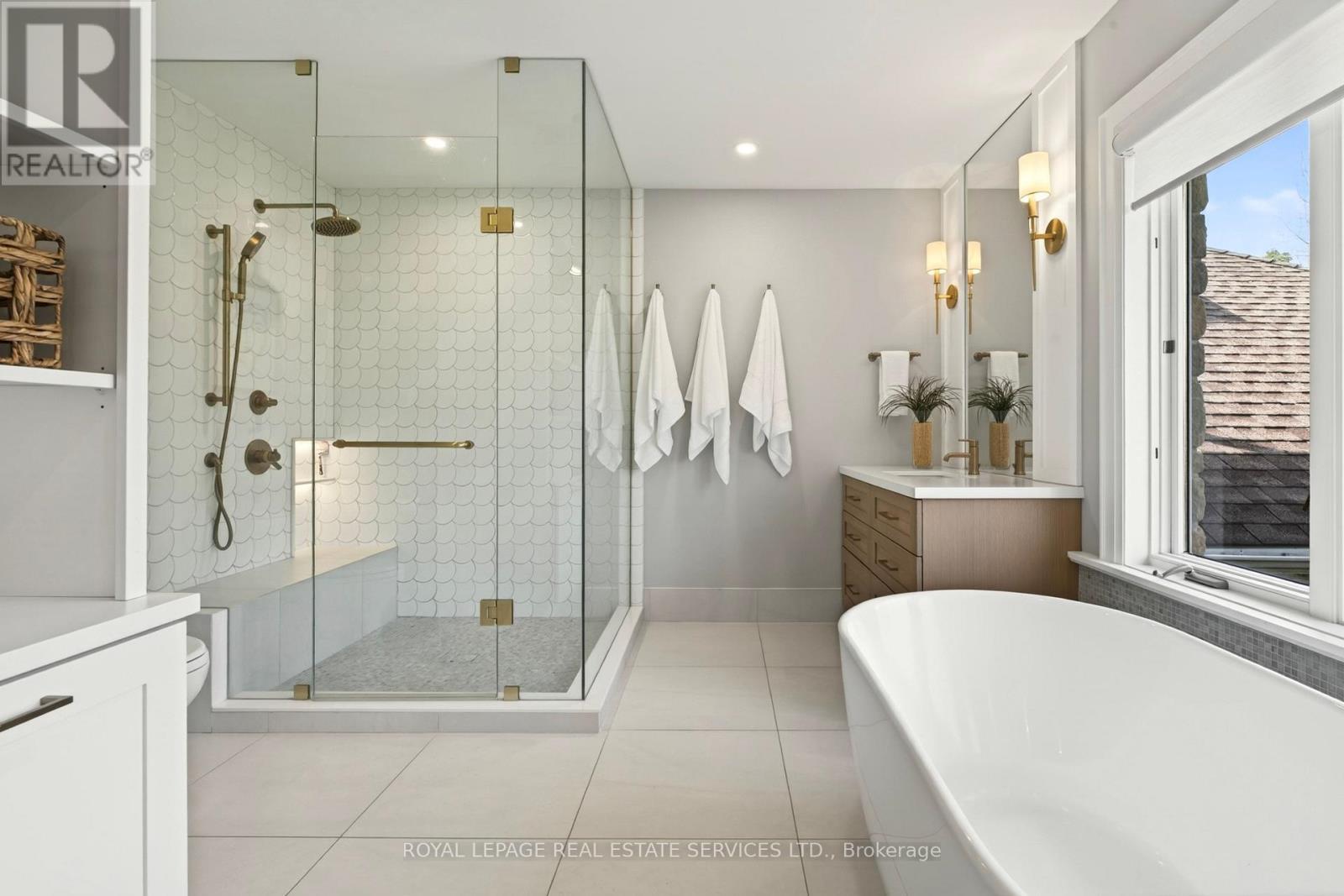 6472 Mcniven Court, Burlington, ON - Indoor Photo Showing Bathroom