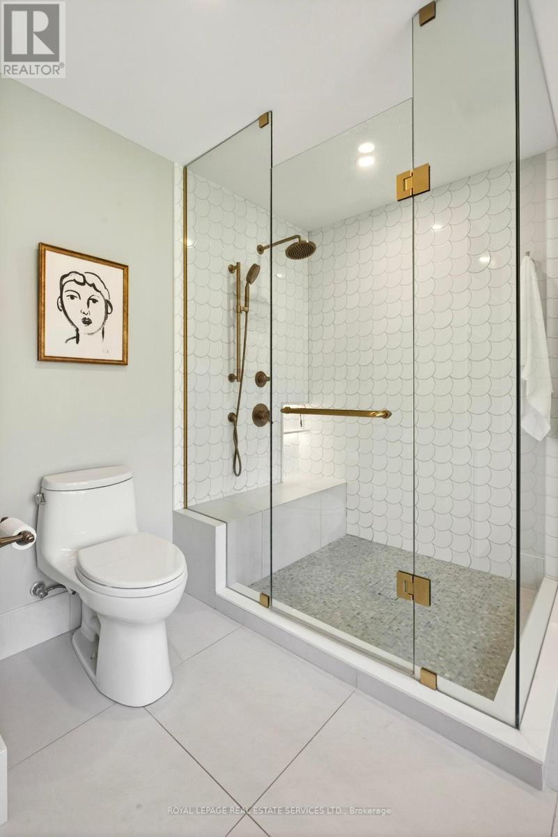 6472 Mcniven Court, Burlington, ON - Indoor Photo Showing Bathroom