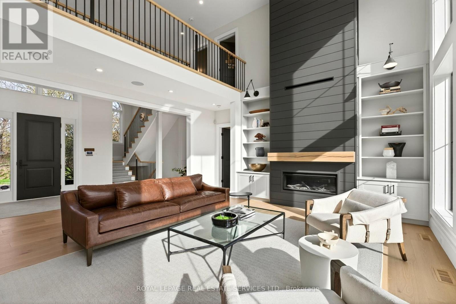 6472 Mcniven Court, Burlington, ON - Indoor Photo Showing Living Room With Fireplace