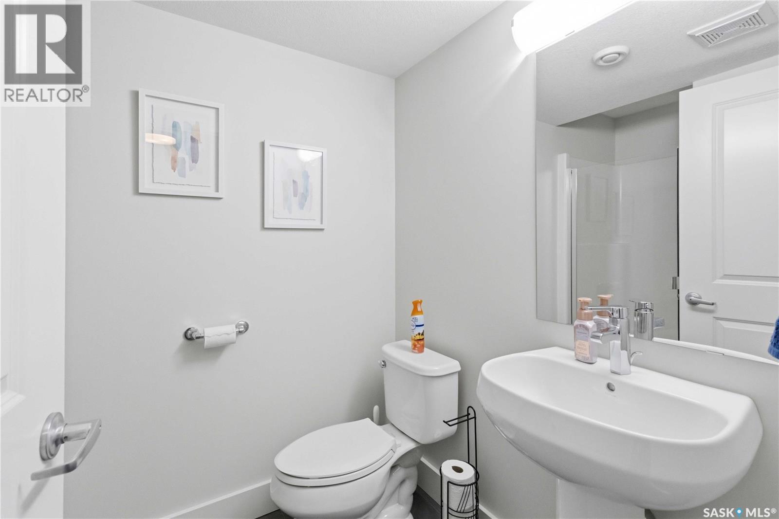 711 Meadows Boulevard, Saskatoon, SK - Indoor Photo Showing Bathroom