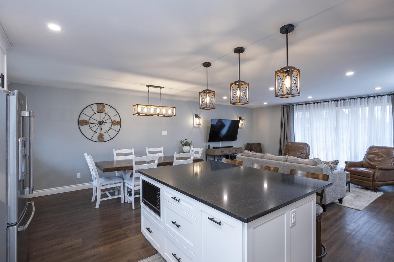 427 Frontenac Bay, Thunder Bay, ON - Indoor