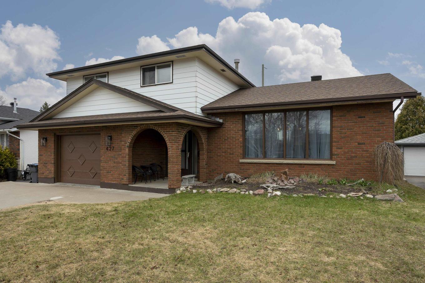 427 Frontenac Bay, Thunder Bay, ON - Outdoor