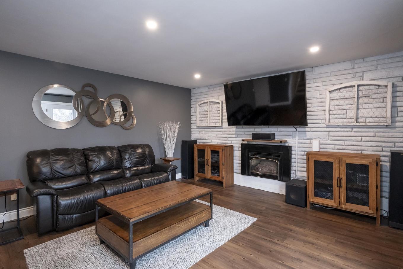 427 Frontenac Bay, Thunder Bay, ON - Indoor Photo Showing Living Room With Fireplace