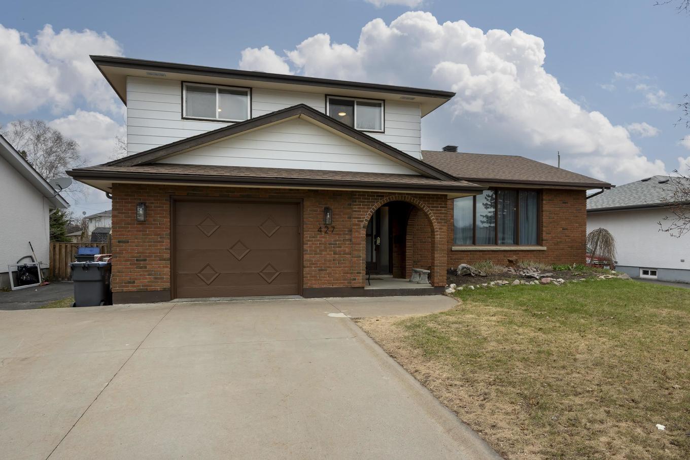 427 Frontenac Bay, Thunder Bay, ON - Outdoor