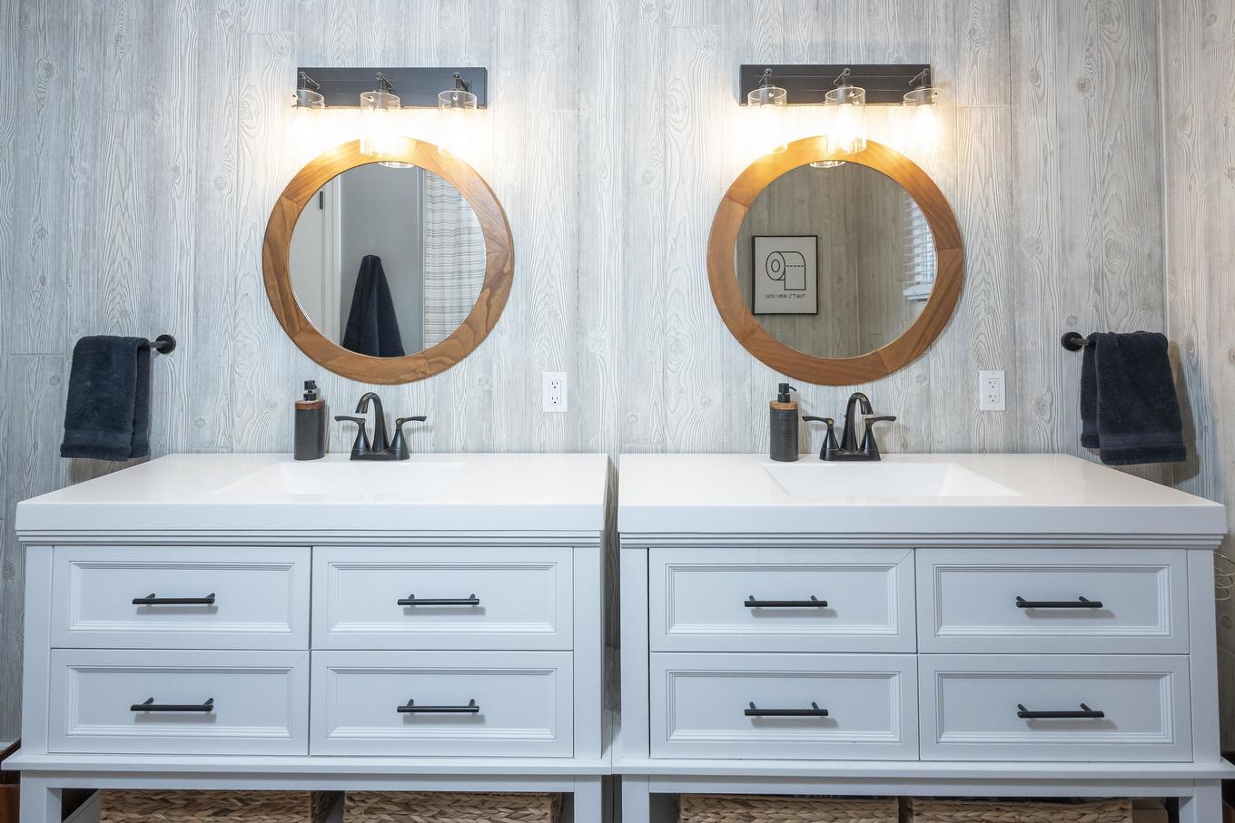 427 Frontenac Bay, Thunder Bay, ON - Indoor Photo Showing Bathroom