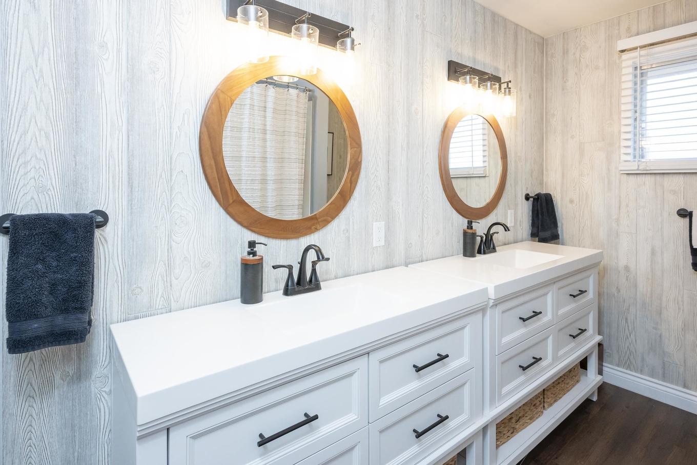 427 Frontenac Bay, Thunder Bay, ON - Indoor Photo Showing Bathroom