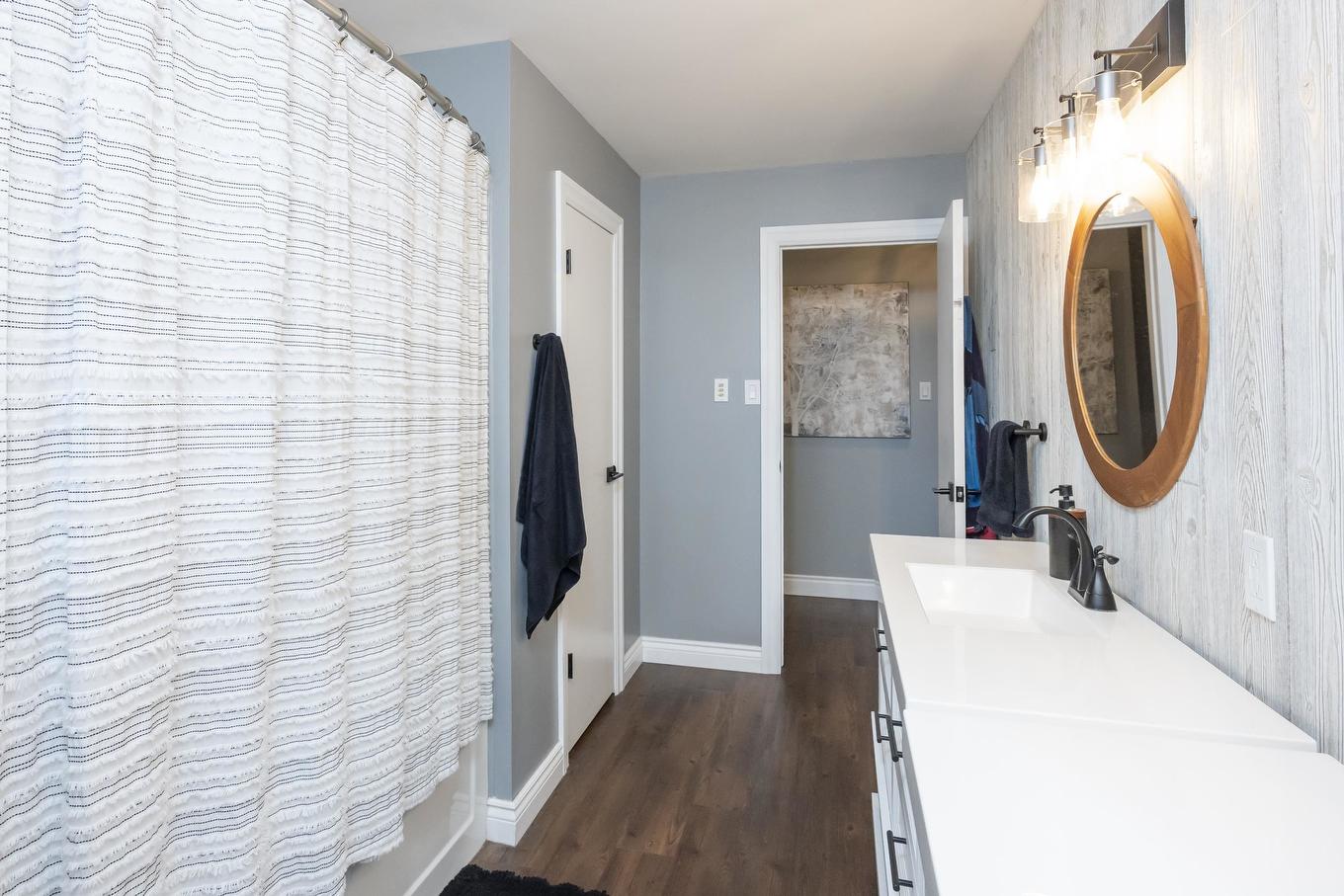427 Frontenac Bay, Thunder Bay, ON - Indoor Photo Showing Bathroom