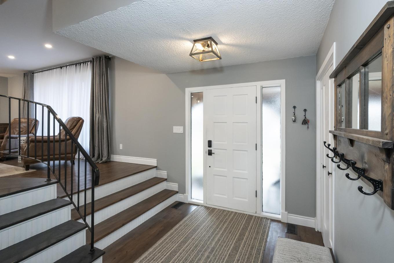 427 Frontenac Bay, Thunder Bay, ON - Indoor Photo Showing Other Room