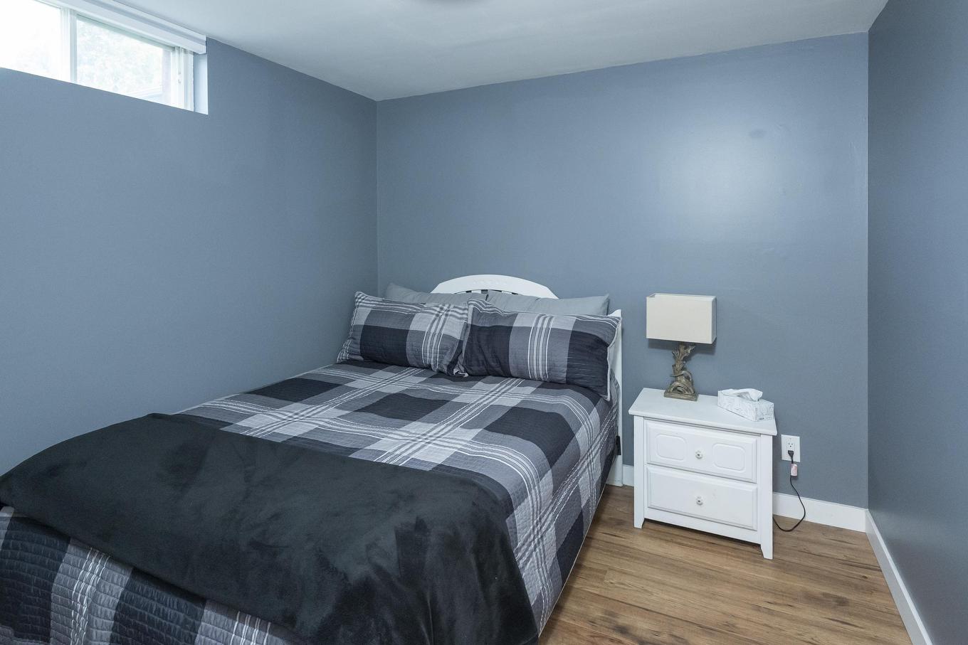 427 Frontenac Bay, Thunder Bay, ON - Indoor Photo Showing Bedroom