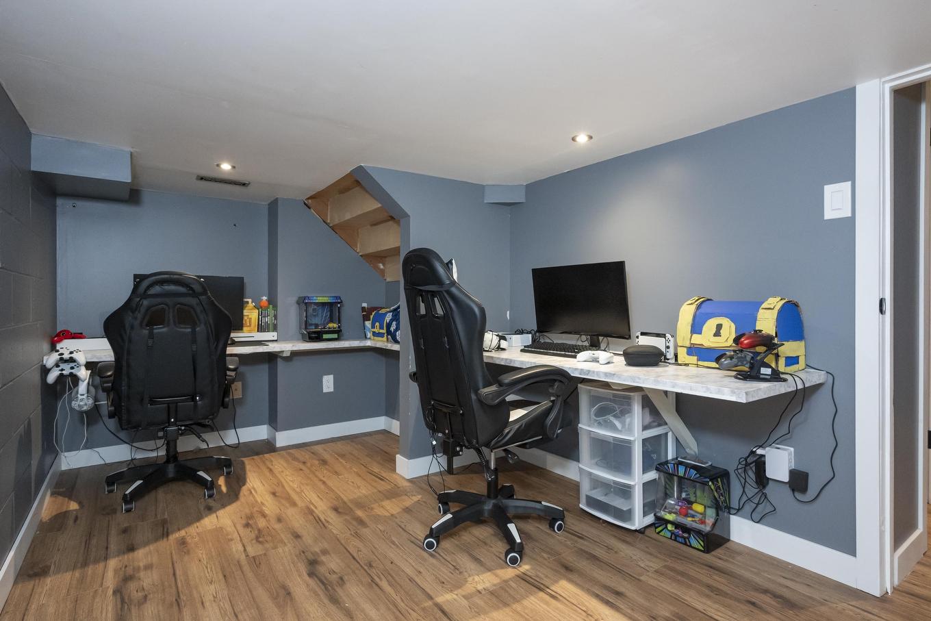 427 Frontenac Bay, Thunder Bay, ON - Indoor Photo Showing Office