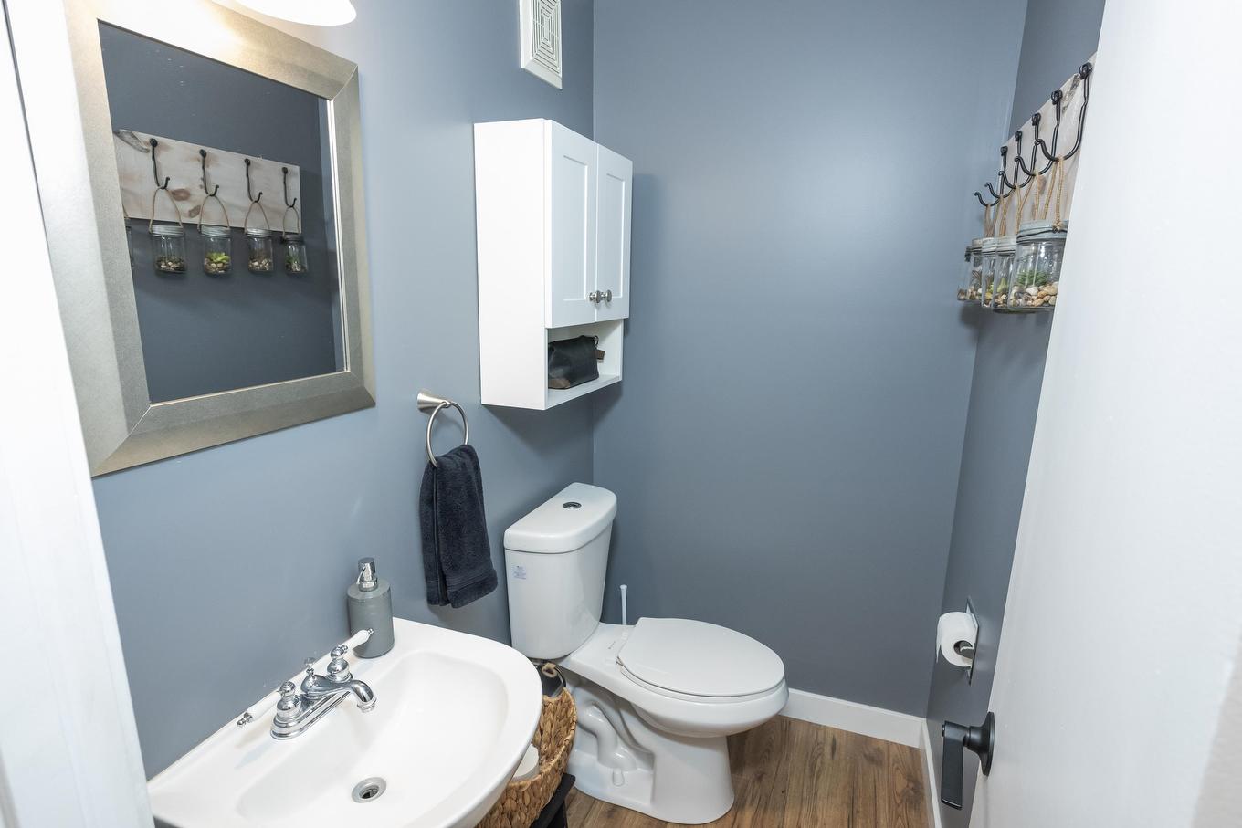 427 Frontenac Bay, Thunder Bay, ON - Indoor Photo Showing Bathroom