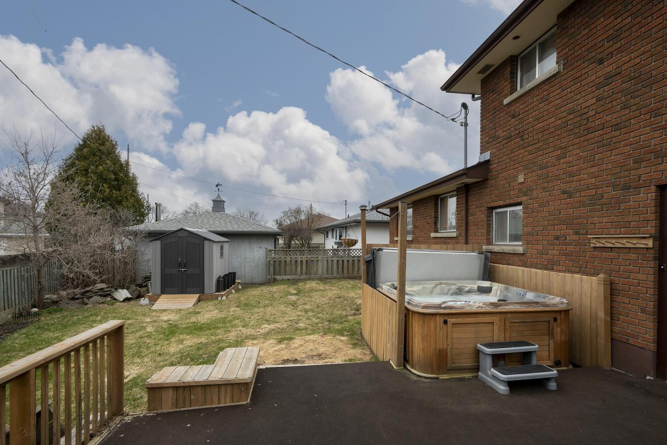 427 Frontenac Bay, Thunder Bay, ON - Outdoor With Exterior