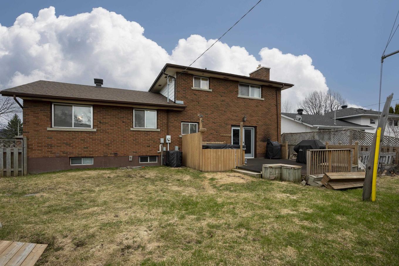 427 Frontenac Bay, Thunder Bay, ON - Outdoor With Deck Patio Veranda With Exterior