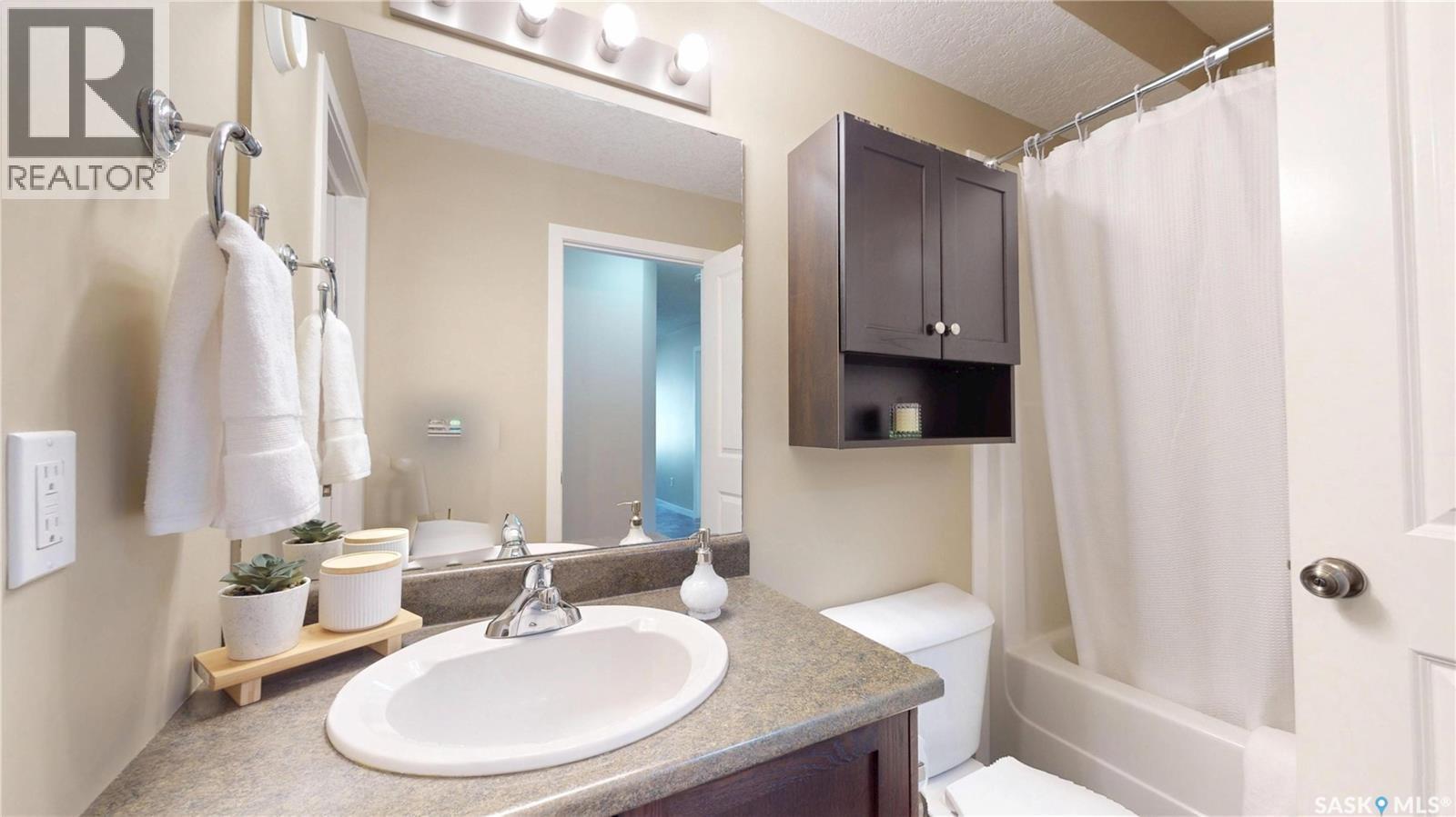 29 5545 Blake Crescent, Regina, SK - Indoor Photo Showing Bathroom