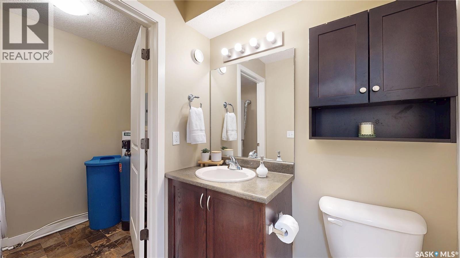 29 5545 Blake Crescent, Regina, SK - Indoor Photo Showing Bathroom