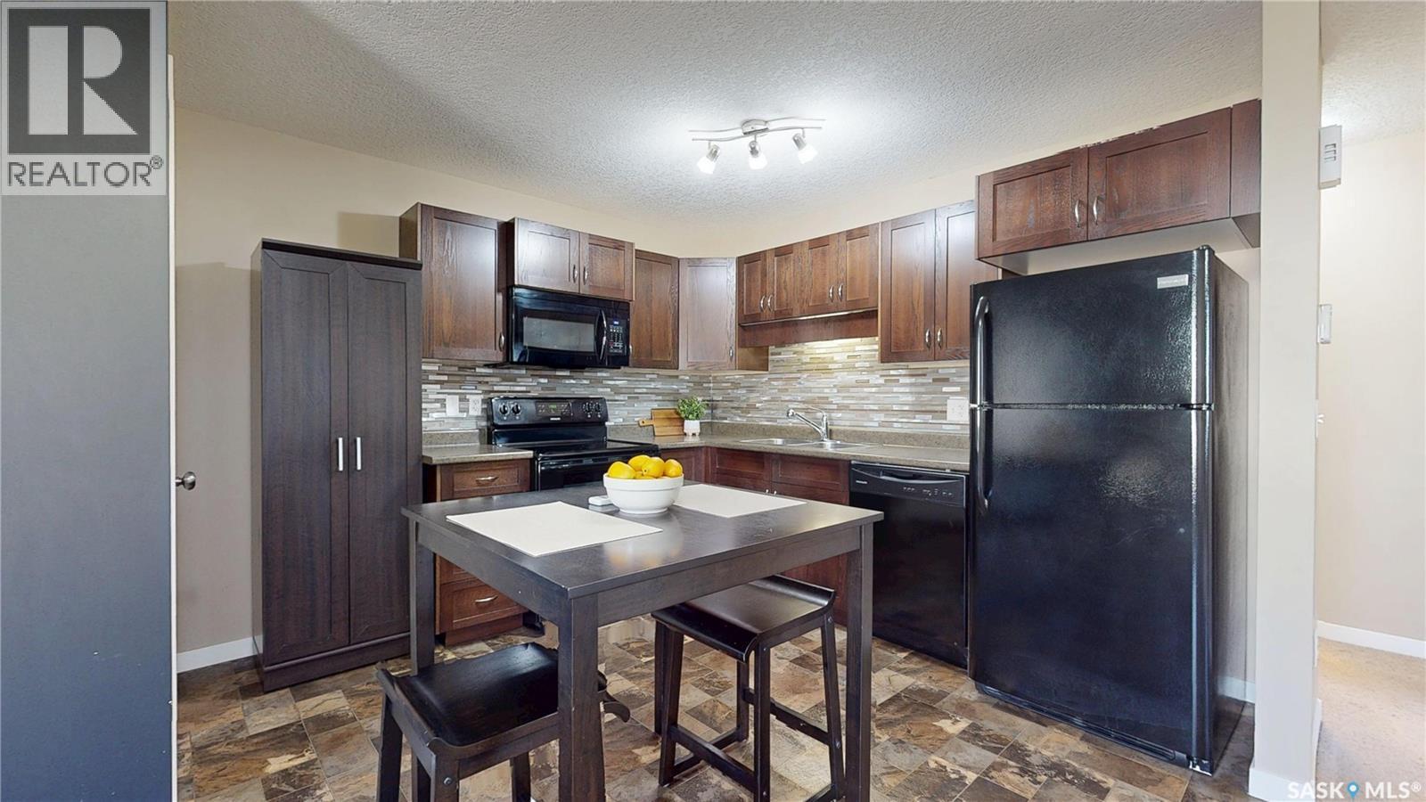 29 5545 Blake Crescent, Regina, SK - Indoor Photo Showing Kitchen