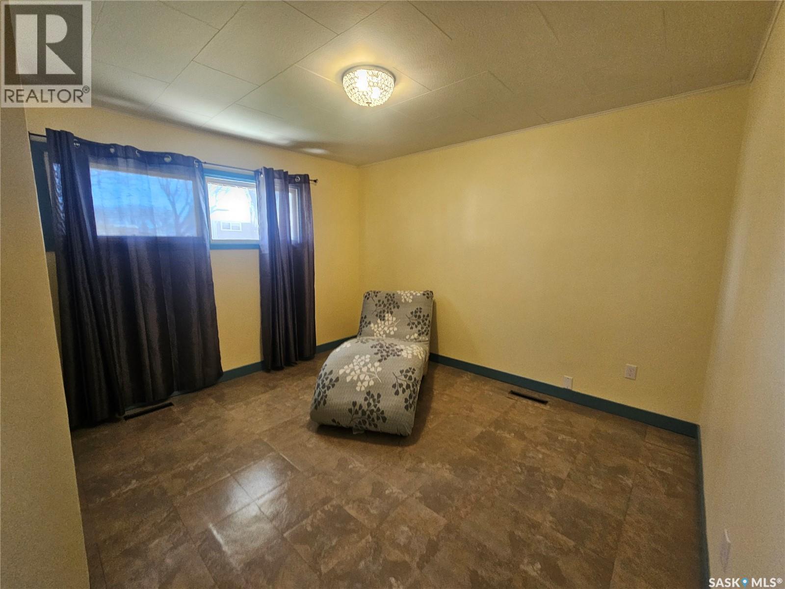 421 3Rd Street E, Shaunavon, SK - Indoor Photo Showing Other Room