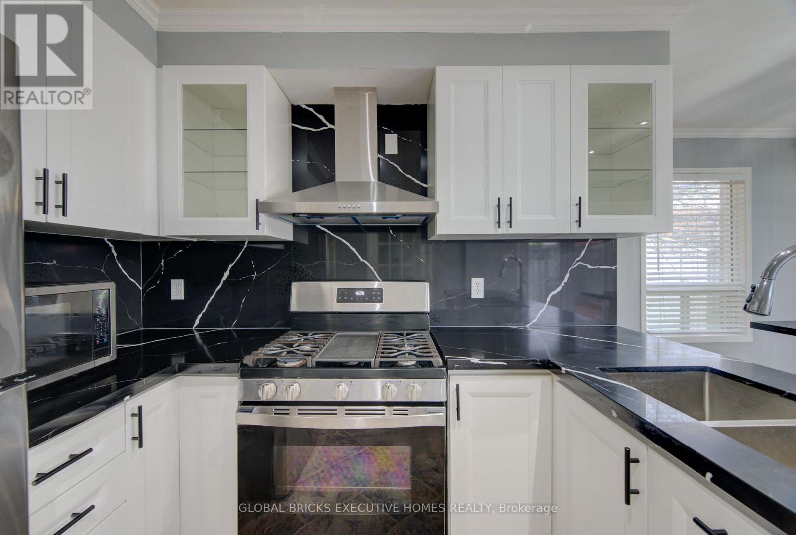 35 Attwood Drive, Cambridge, ON - Indoor Photo Showing Kitchen