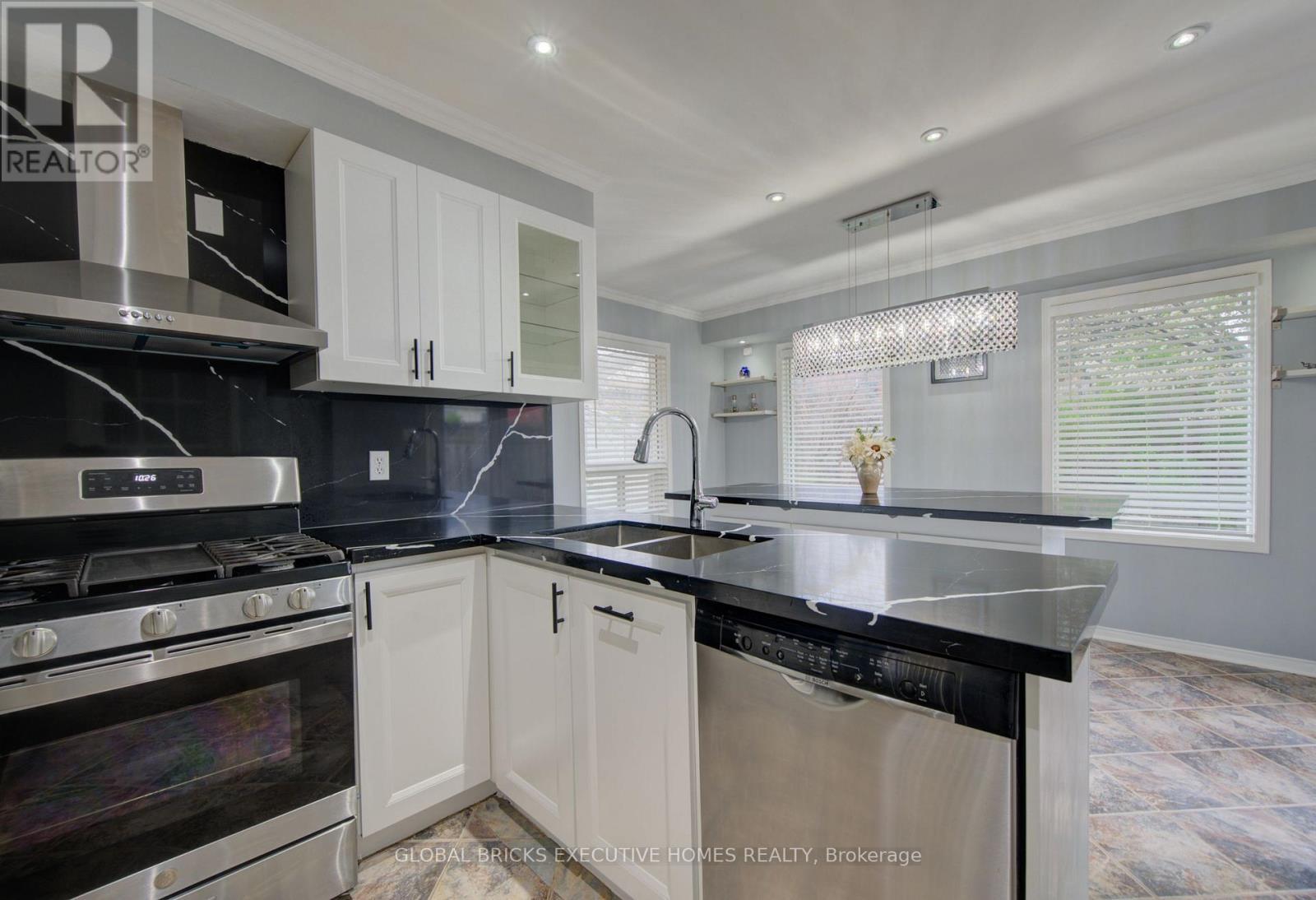35 Attwood Drive, Cambridge, ON - Indoor Photo Showing Kitchen With Double Sink With Upgraded Kitchen