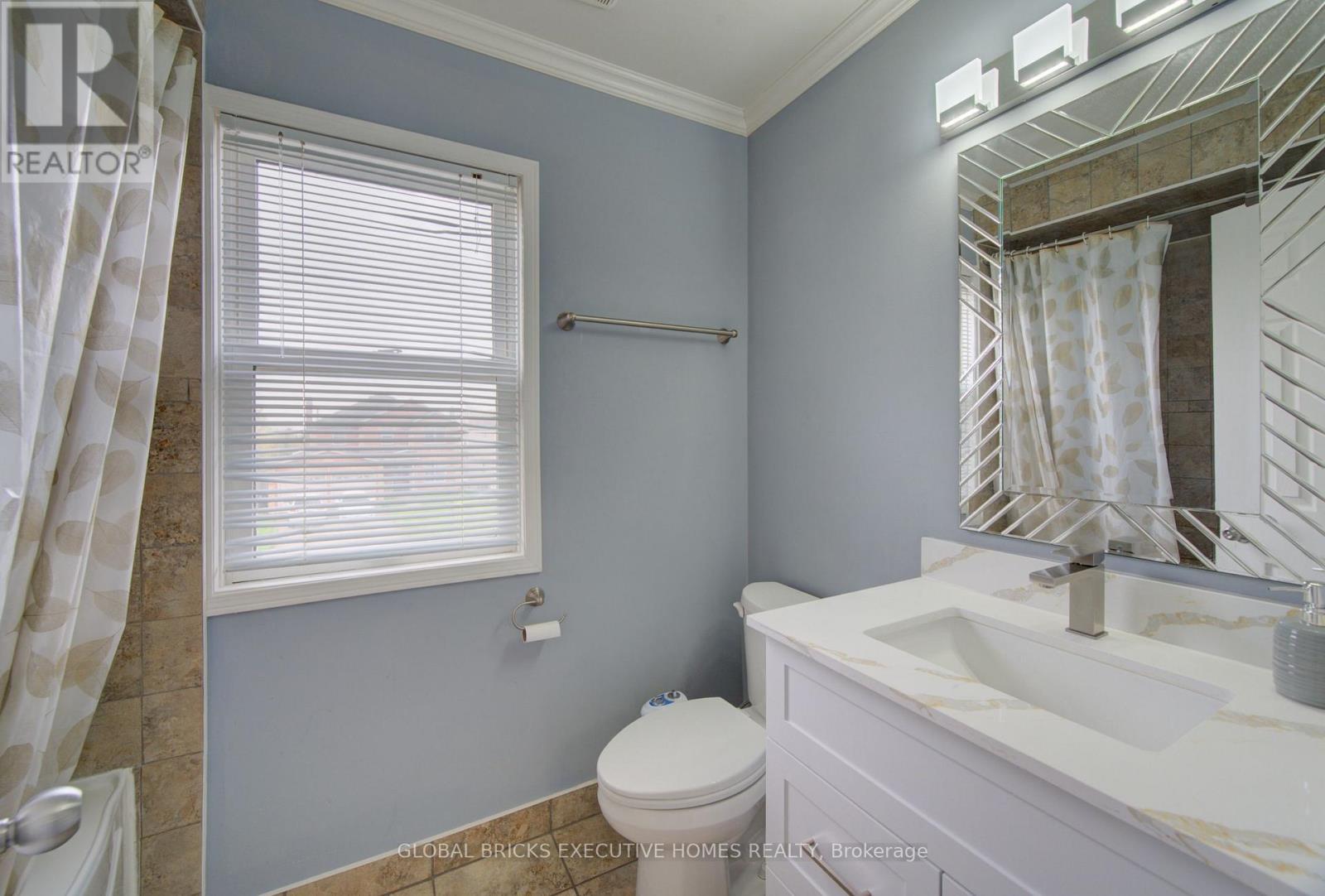 35 Attwood Drive, Cambridge, ON - Indoor Photo Showing Bathroom