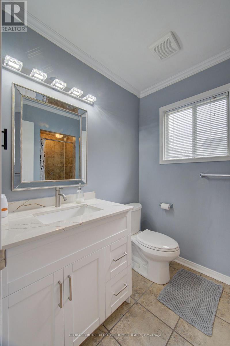 35 Attwood Drive, Cambridge, ON - Indoor Photo Showing Bathroom