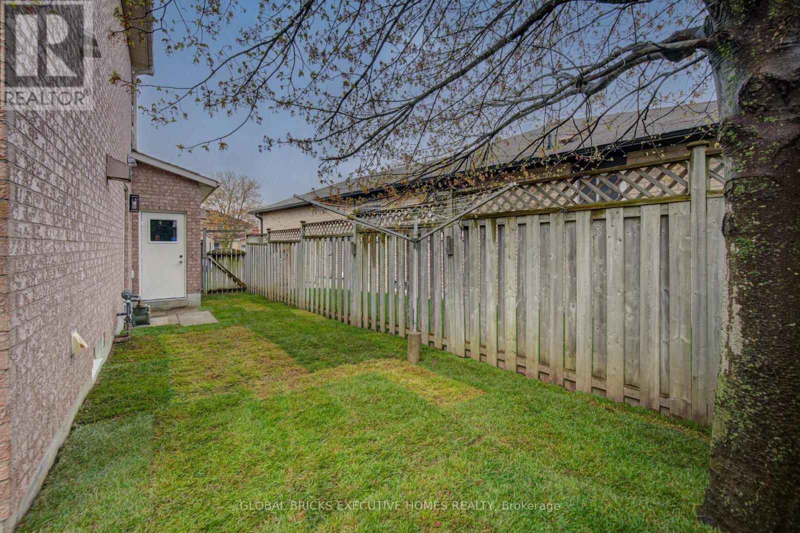 35 Attwood Drive, Cambridge, ON - Outdoor