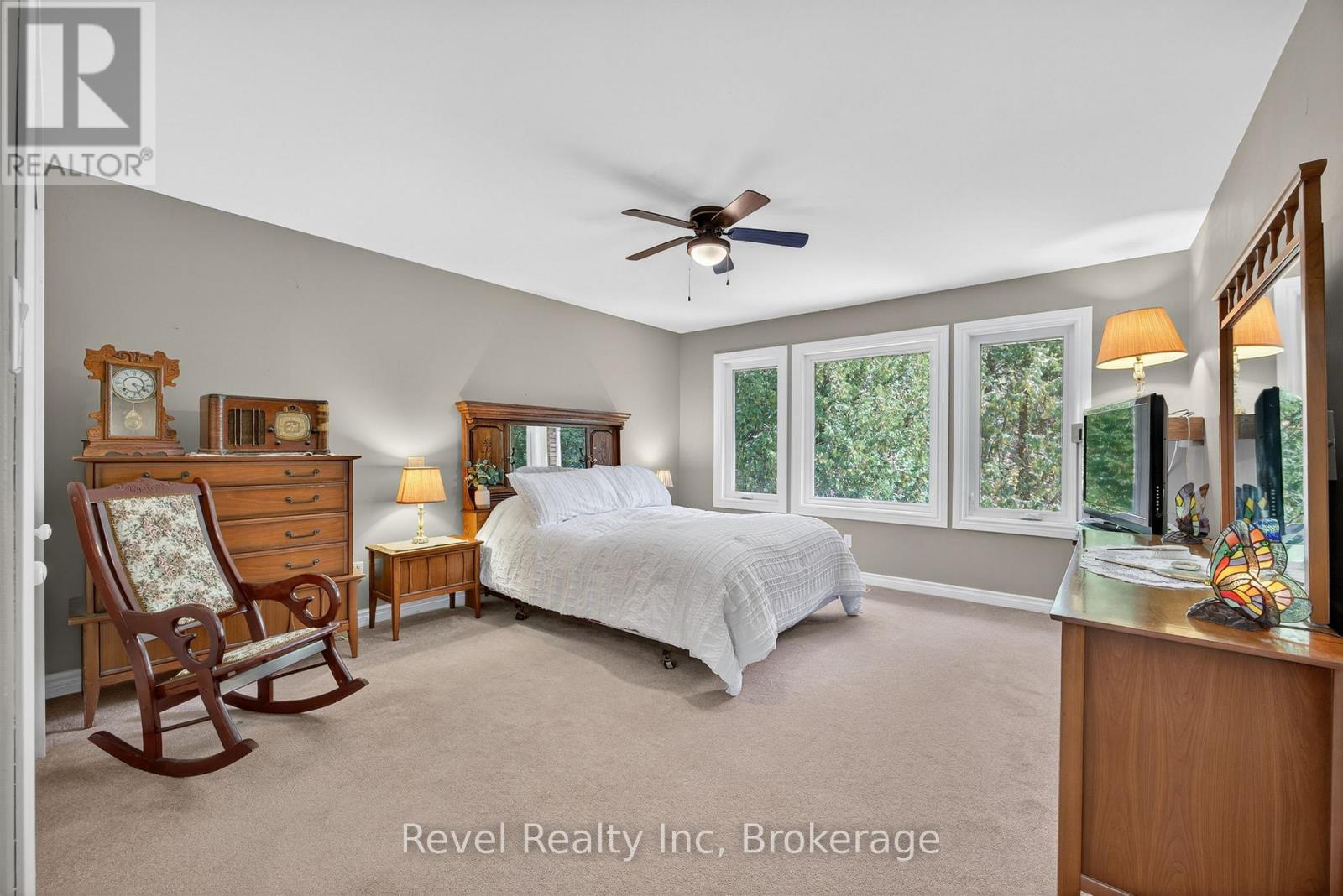 7190 93 Highway, Tiny, ON - Indoor Photo Showing Bedroom