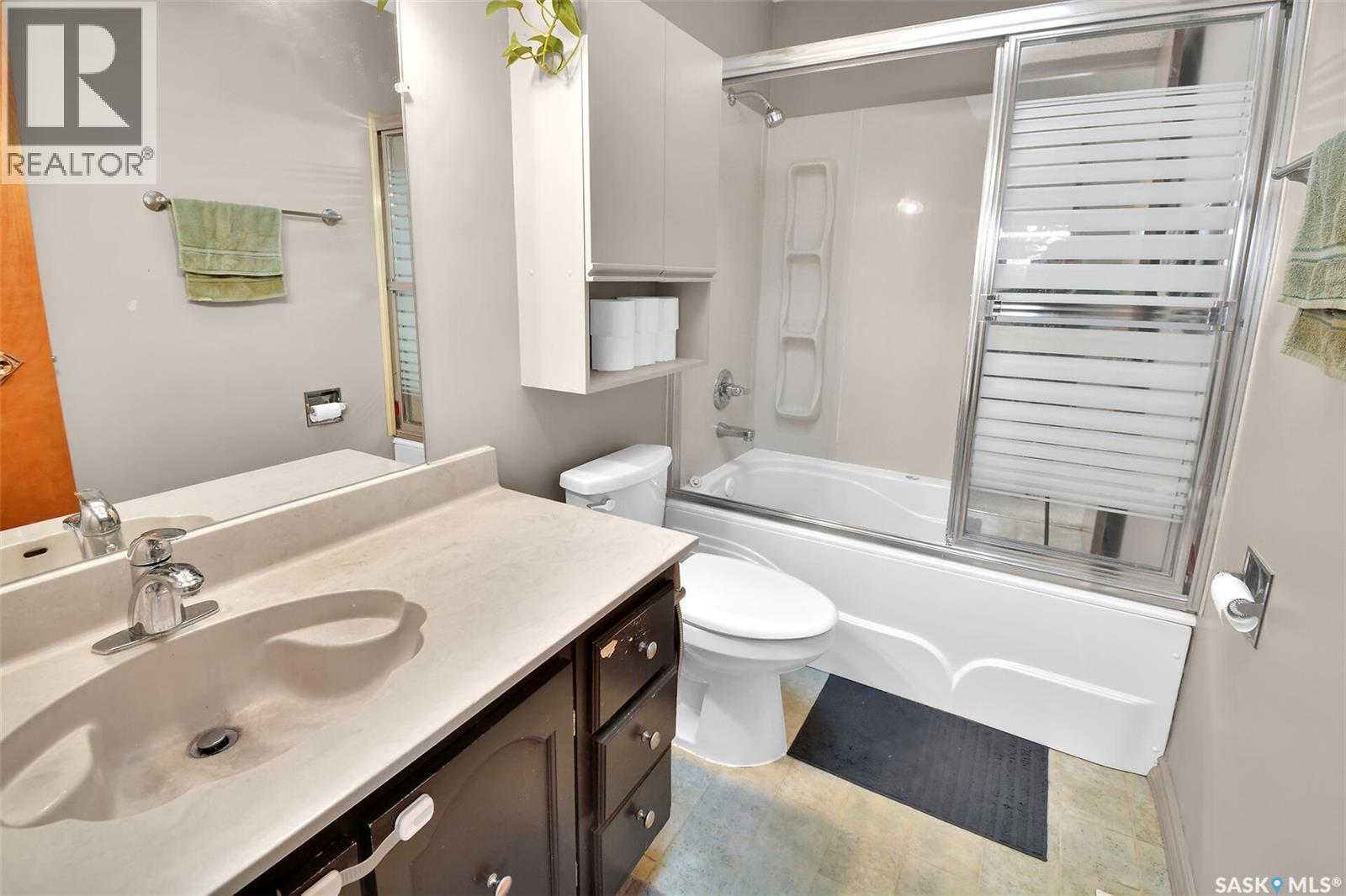 63 Spinks Drive, Saskatoon, SK - Indoor Photo Showing Bathroom