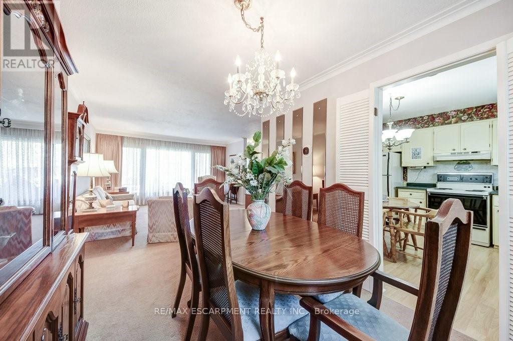 4356 Dublin Crescent, Burlington, ON - Indoor Photo Showing Dining Room
