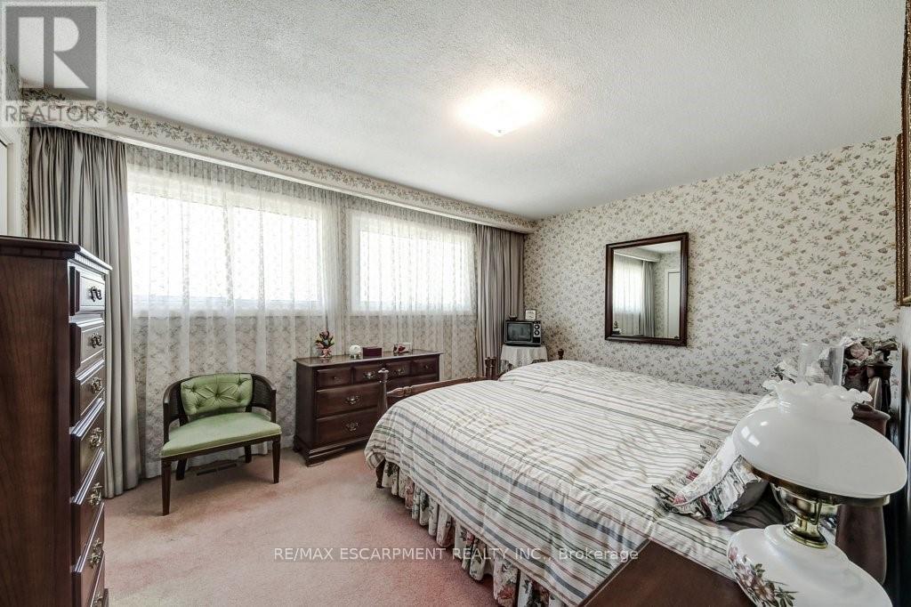 4356 Dublin Crescent, Burlington, ON - Indoor Photo Showing Bedroom