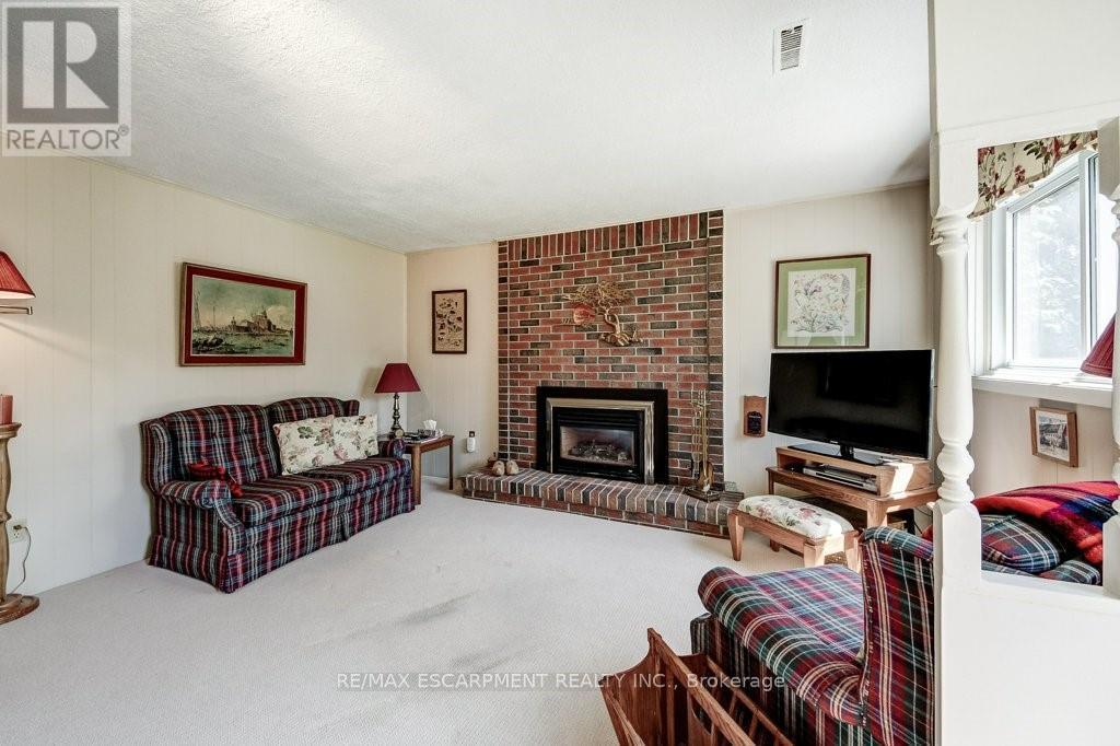 4356 Dublin Crescent, Burlington, ON - Indoor Photo Showing Living Room With Fireplace