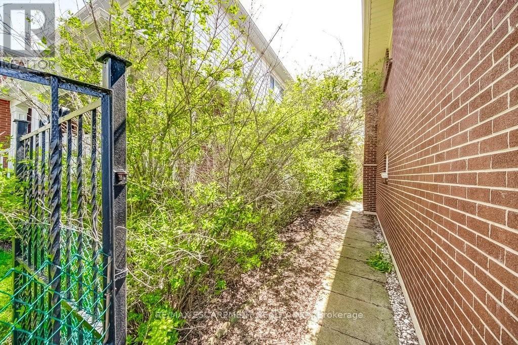 4356 Dublin Crescent, Burlington, ON - Outdoor