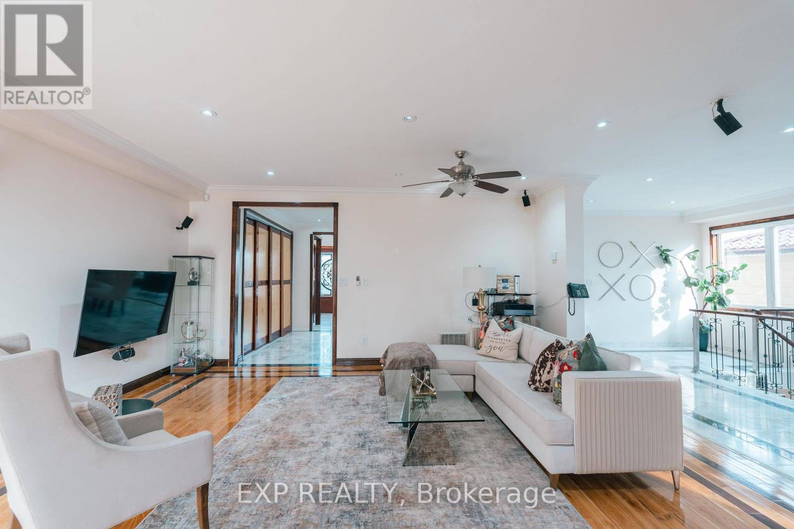 3257 Monica Drive, Mississauga, ON - Indoor Photo Showing Living Room