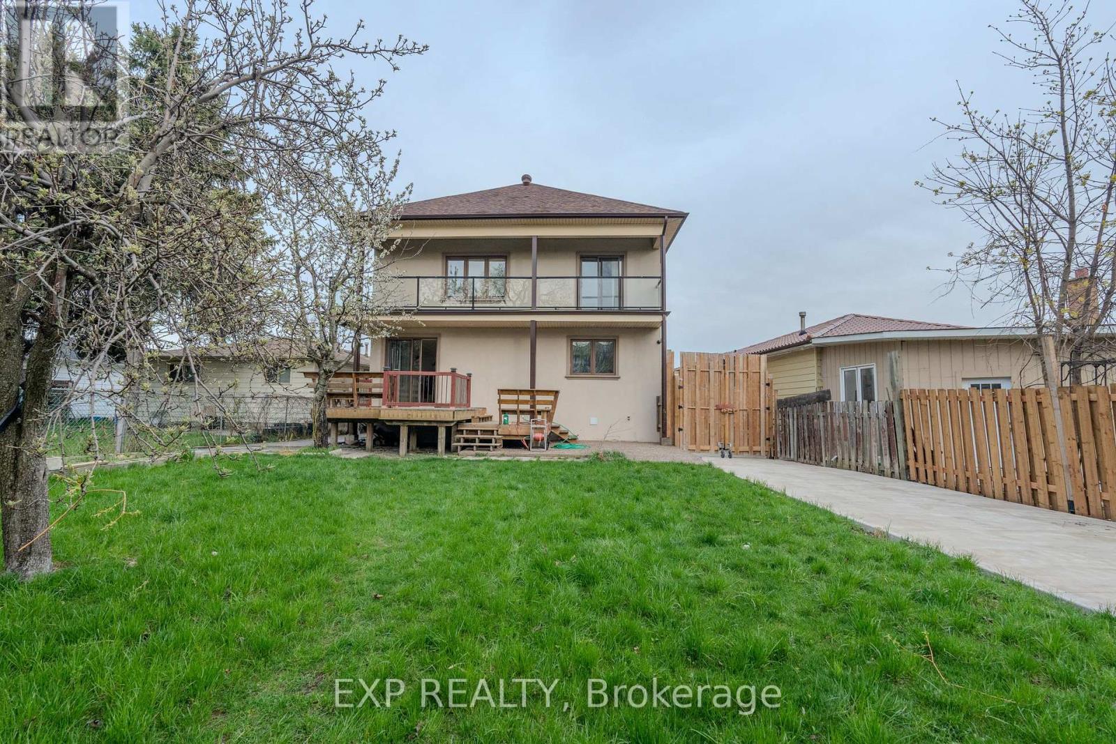 3257 Monica Drive, Mississauga, ON - Outdoor