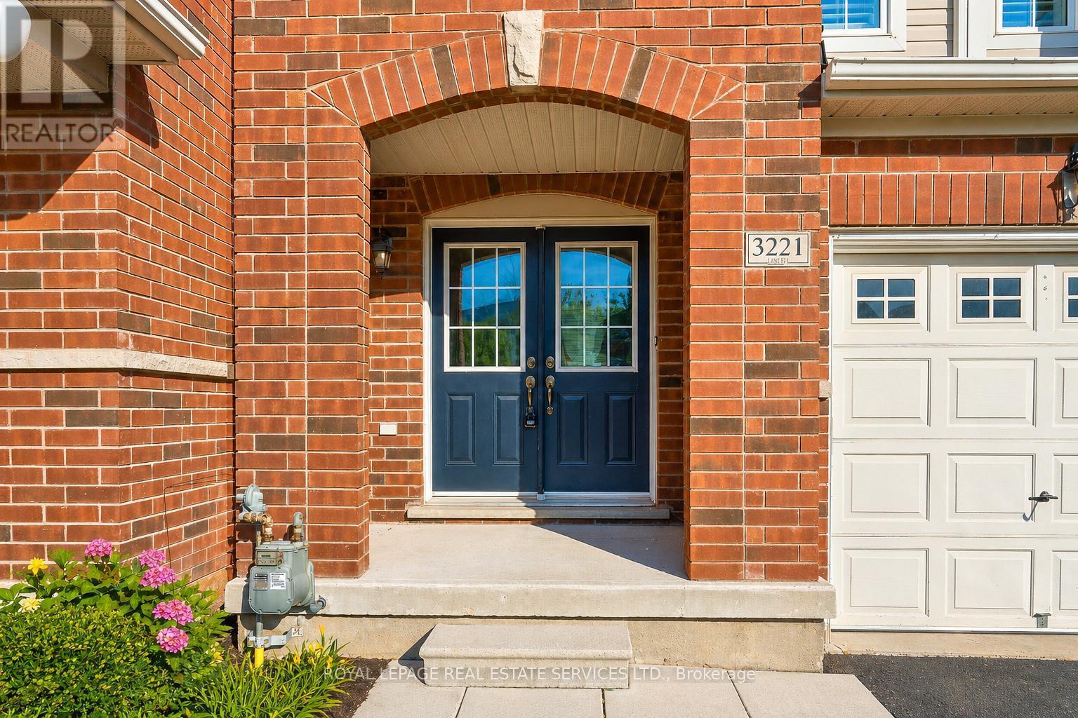 Family-Friendly Community Close to Amenities! - 3221 Sharp Road, Burlington, ON - Outdoor With Exterior
