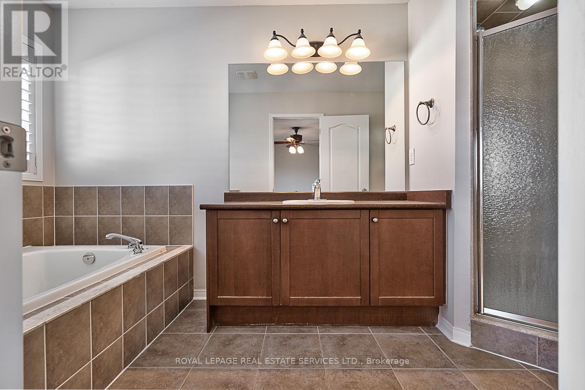 Four-Piece Primary Ensuite with a Soaker Tub - 3221 Sharp Road, Burlington, ON - Indoor Photo Showing Bathroom