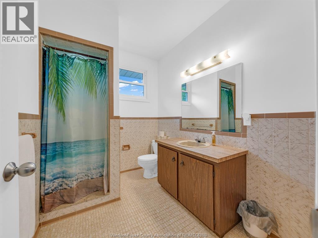 1919 Rochester Townline, Lakeshore, ON - Indoor Photo Showing Bathroom