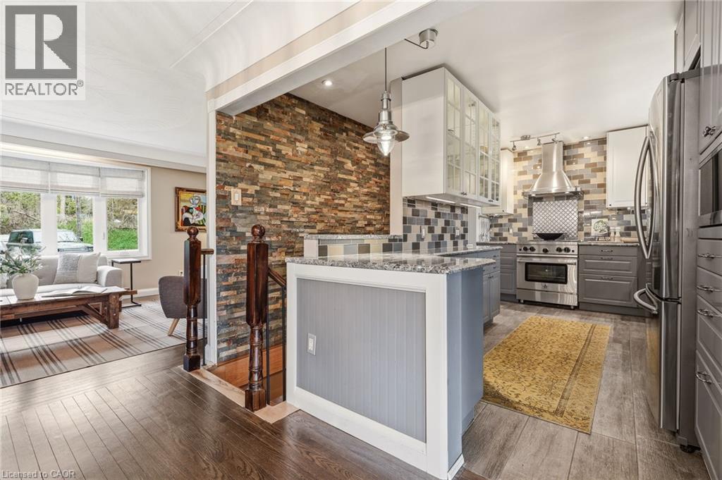5258 Cedar Springs Road, Burlington, ON - Indoor Photo Showing Kitchen With Upgraded Kitchen