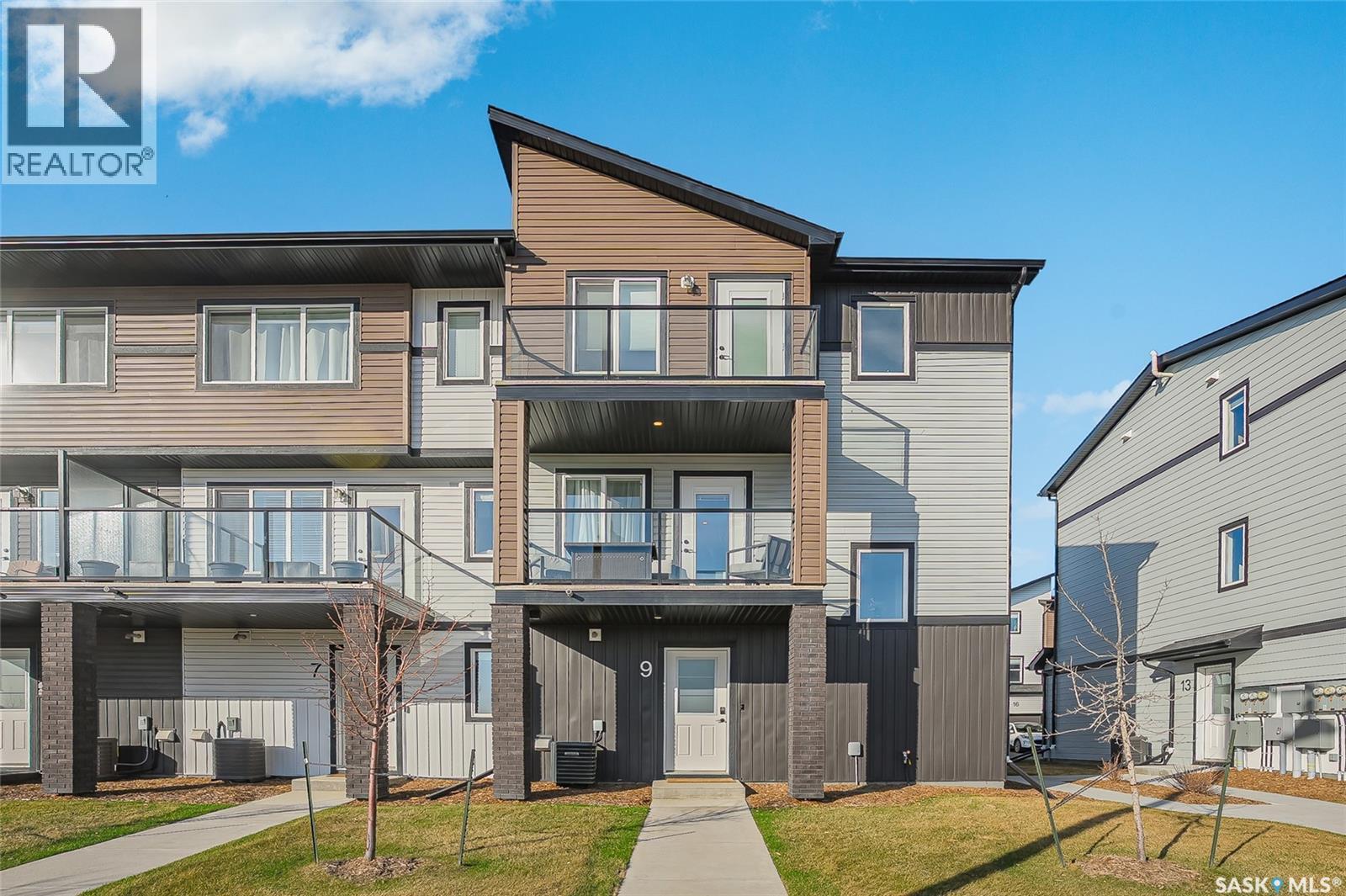 9 651 Dubois Crescent, Saskatoon, SK - Outdoor With Balcony With Facade