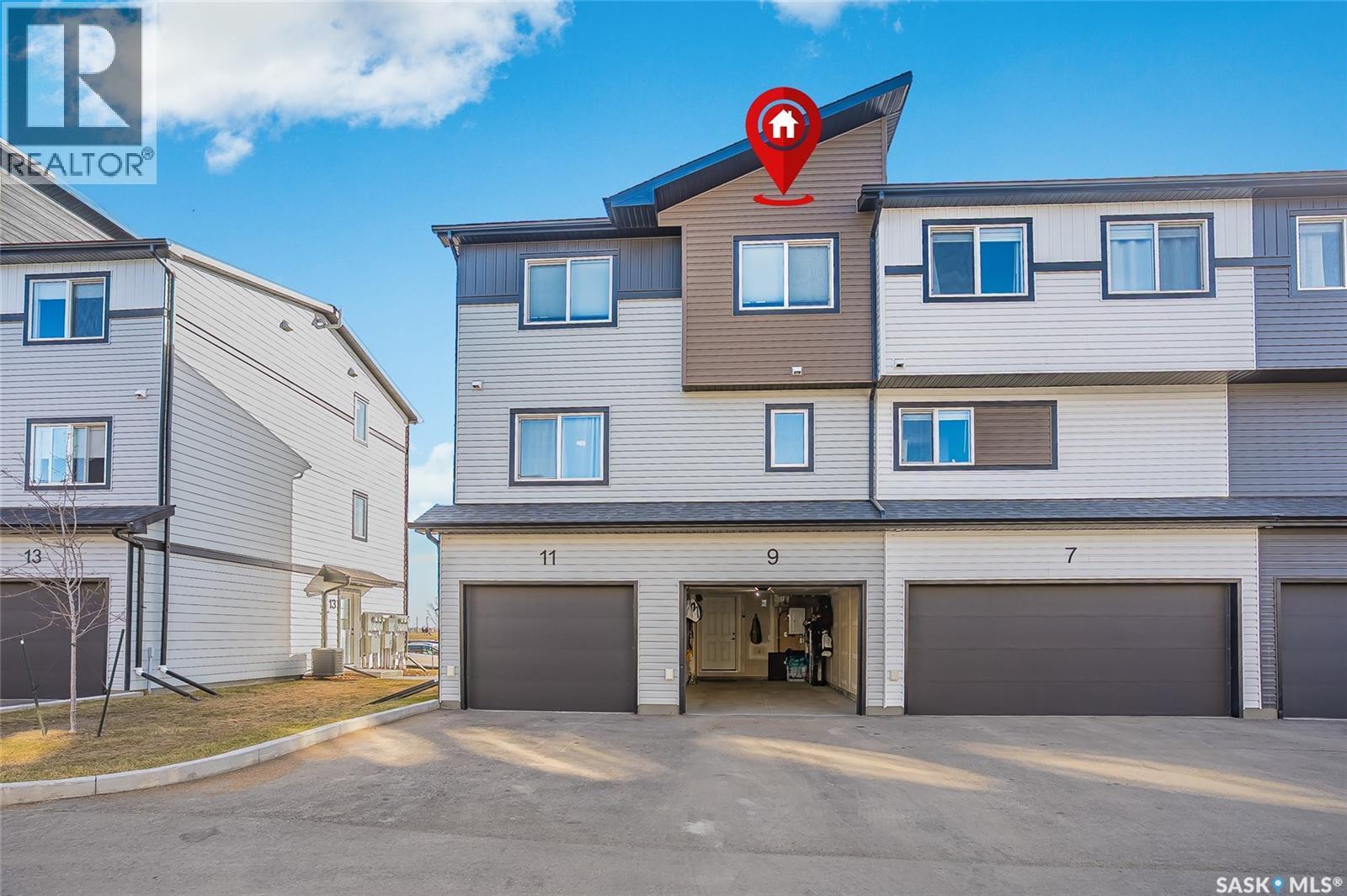 9 651 Dubois Crescent, Saskatoon, SK - Outdoor With Facade