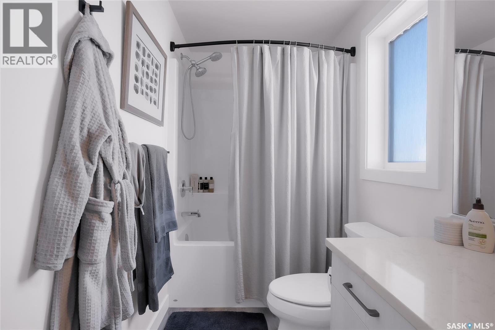 9 651 Dubois Crescent, Saskatoon, SK - Indoor Photo Showing Bathroom