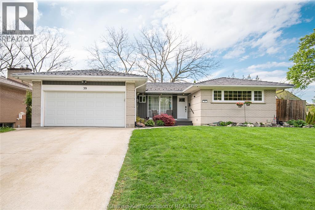 39 Chippewa Drive, Chatham, ON - Outdoor With Facade