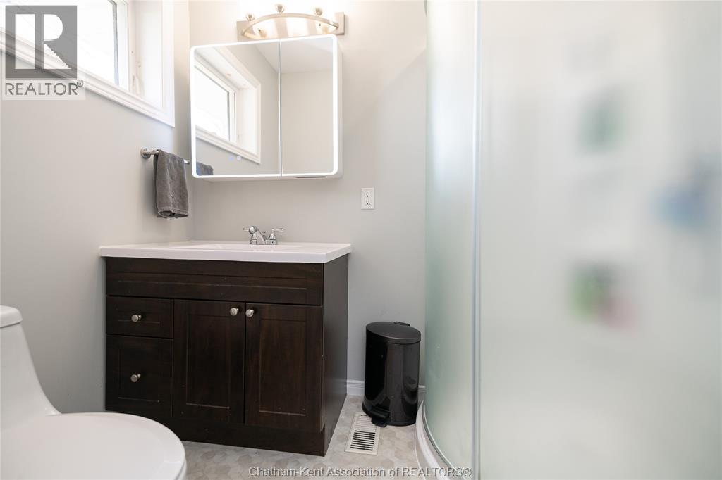 39 Chippewa Drive, Chatham, ON - Indoor Photo Showing Bathroom