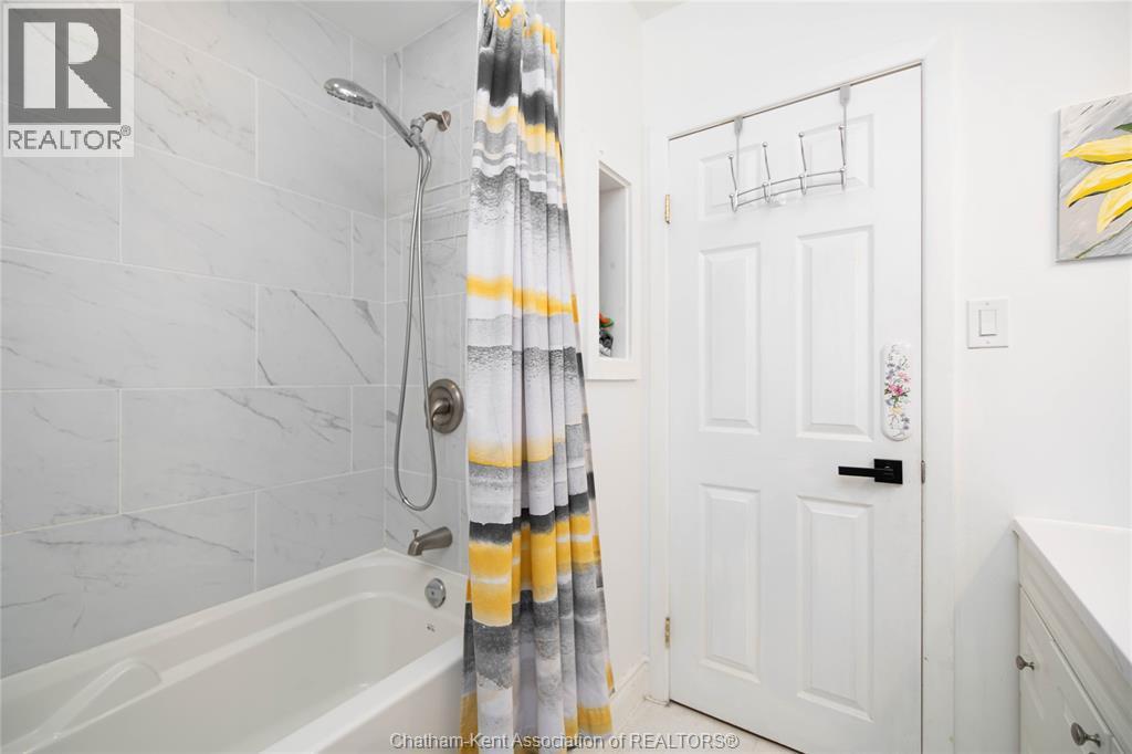 39 Chippewa Drive, Chatham, ON - Indoor Photo Showing Bathroom