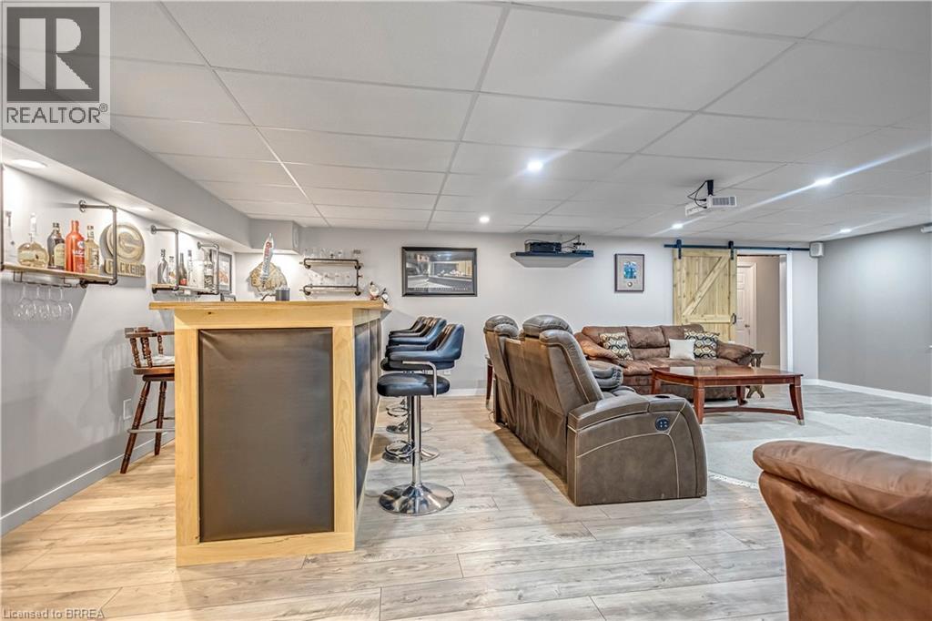 Bar & Movie Theatre - 156 St Johns Road W, Simcoe, ON - Indoor