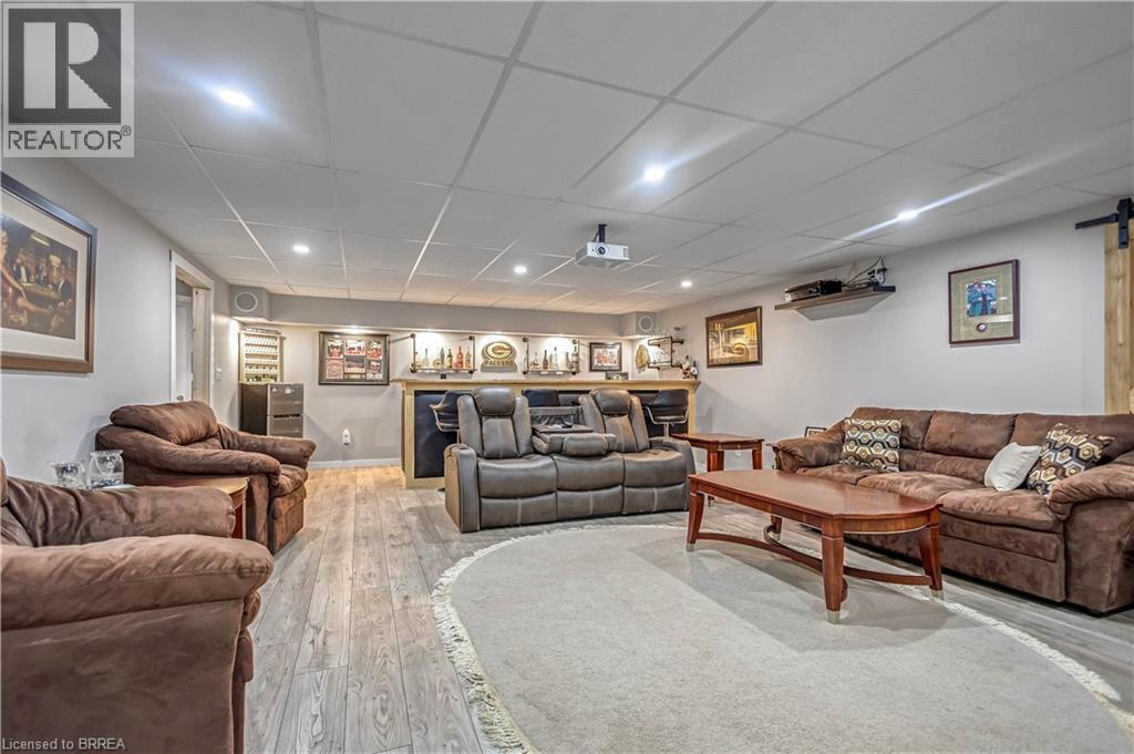 Bar & Movie Theatre - 156 St Johns Road W, Simcoe, ON - Indoor